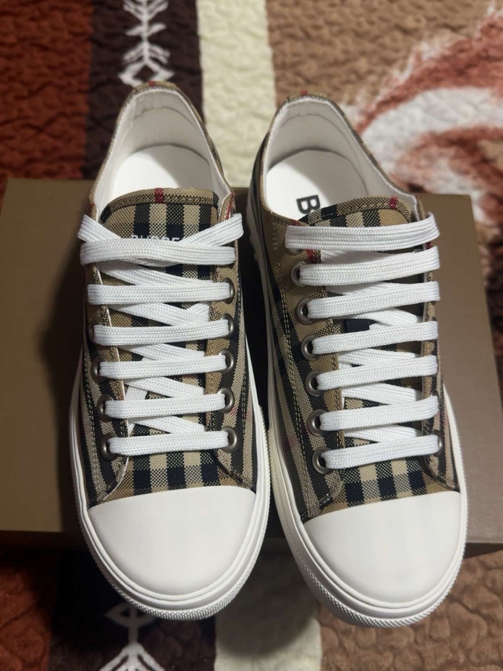 New in box size 38 eu women’s nova check low top trainers - Picture 2 of 4